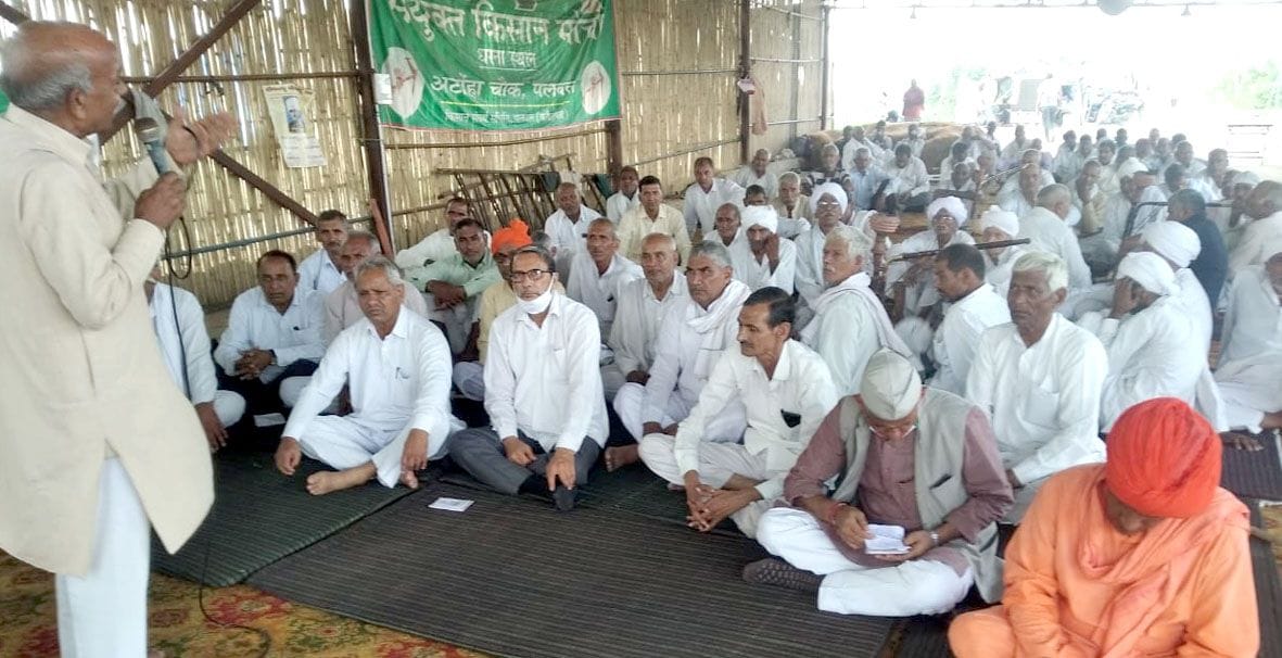 The farmers of Teotia Pal took command of the strike, condemned the statement of Chief Minister Manohar Lal, demanded the arrest of the Union Minister of State for Home