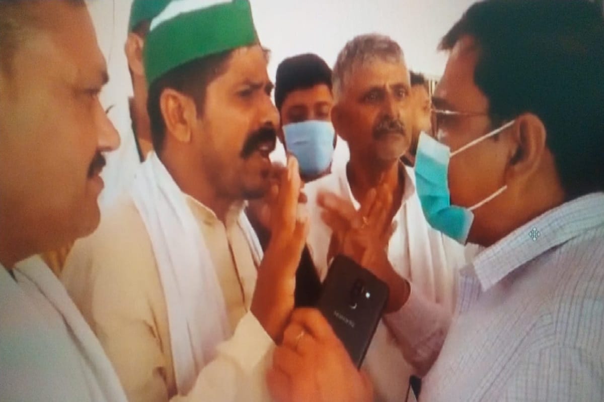 Shamli News: There was ruckus in the online program of the Prime Minister and the BKU workers announced that the program of BJP leaders would not be allowed