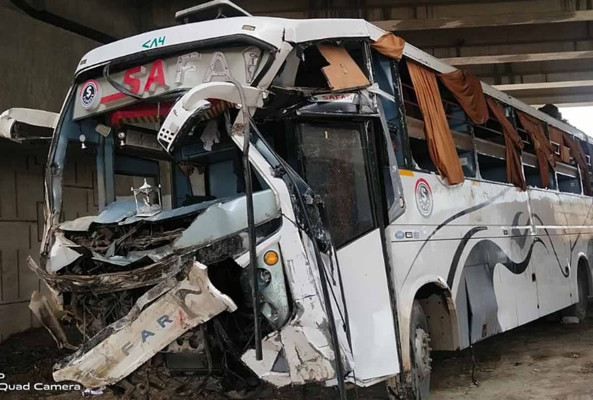 UP: horrific road accident on the expressway, the sleeper bus overturned after the driver fell asleep, 11 injured
