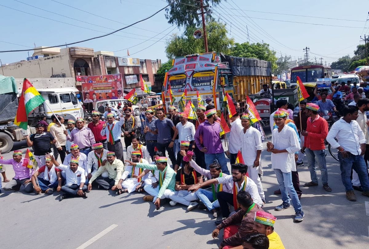 Pragatisheel Samajwadi Party Protests In Etah GT Road Jammed Against Lakhimpur Kheri Case