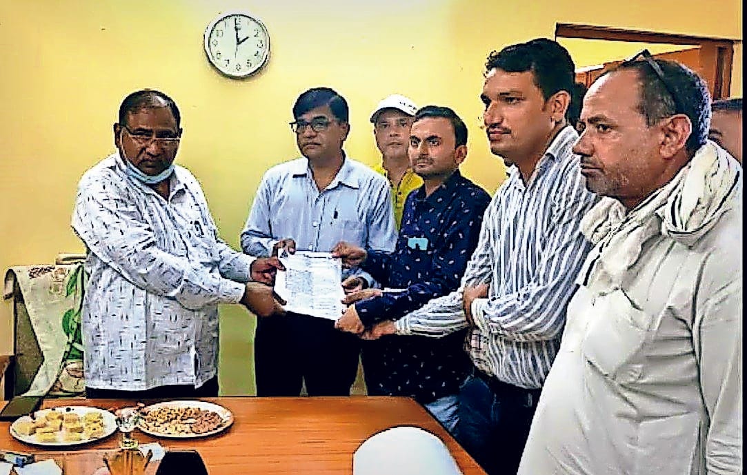 Teachers union came out in protest against rationalization, accused of planning to remove by showing surplus