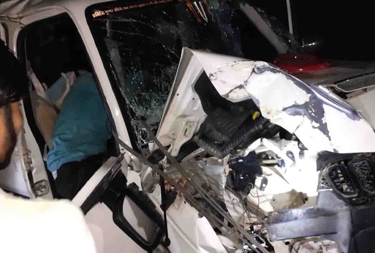 mahoba: Scorpio collides with tree, three injured