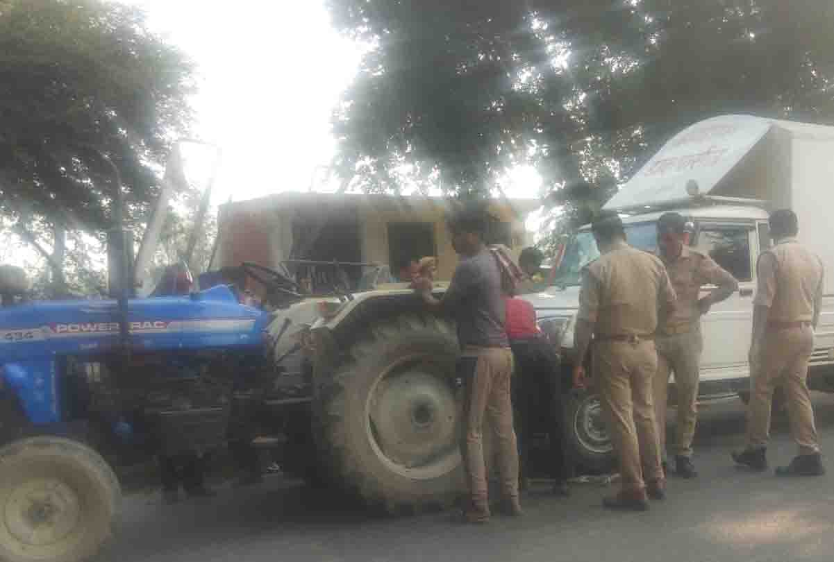 road accident in hardoi, Woman died, husband and son injured