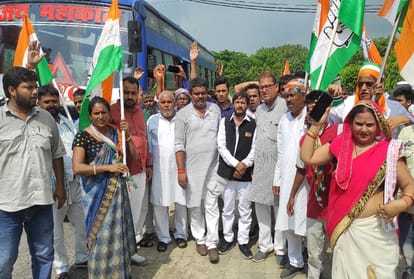 Lakhimpur Kheri uproar Protest against arrest of Priyanka Gandhi in Gorakhpur-Basti division