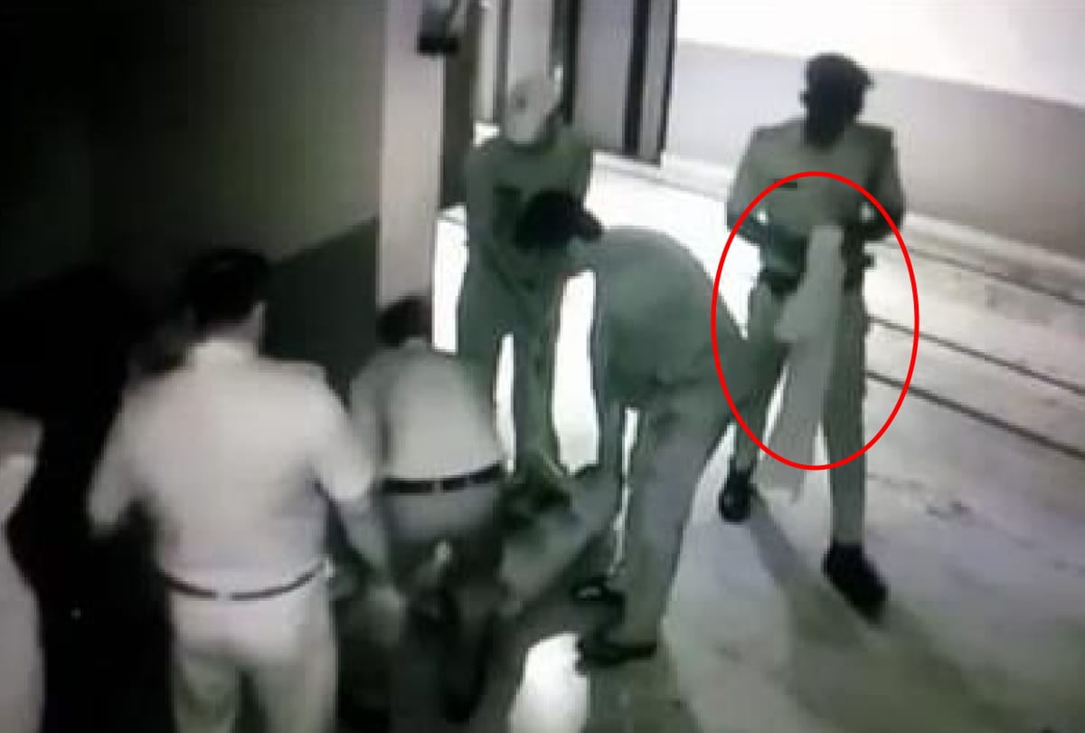 Gorakhpur case: 25-25 thousand reward announced on absconding police personnel in property dealer case