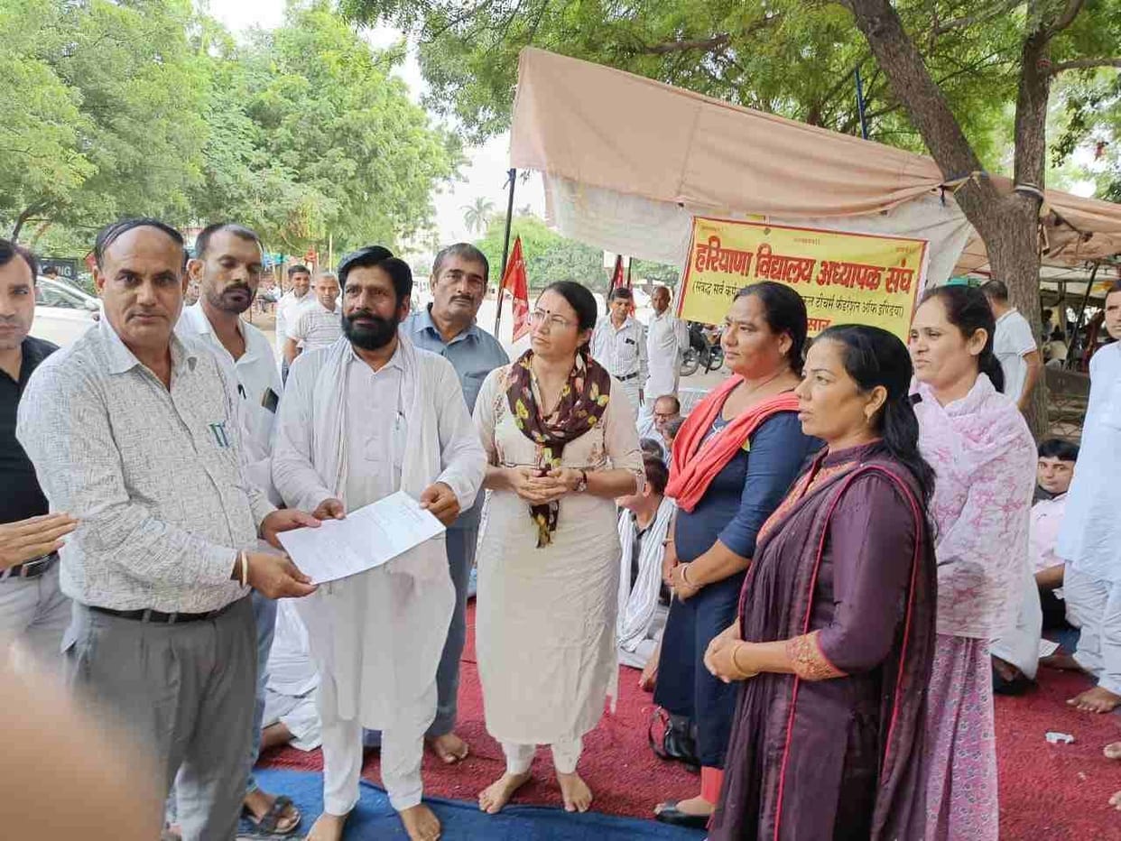 Teachers union protested against rationalization