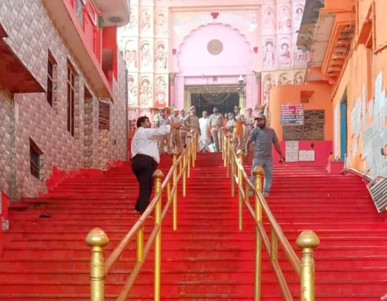 Current landed in the railing of the stairs of Hanumangarhi