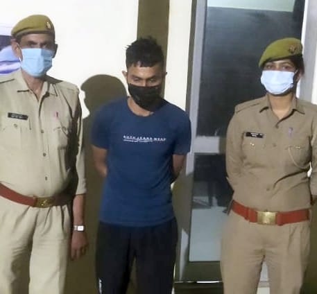 TMU bus vandalized, 25 thousand reward arrested for assaulting girl students
