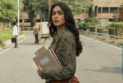 Ishaan Khatter Mrunal Thakur Film Pippa to release in December 9 2022
