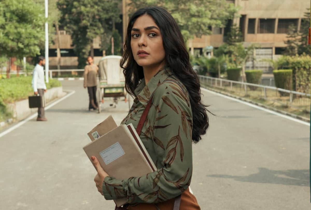 Mrunal Thakur takes a break from her busy schedule; enjoys scenic beauty with sister in Sri Lanka before release of Jersey