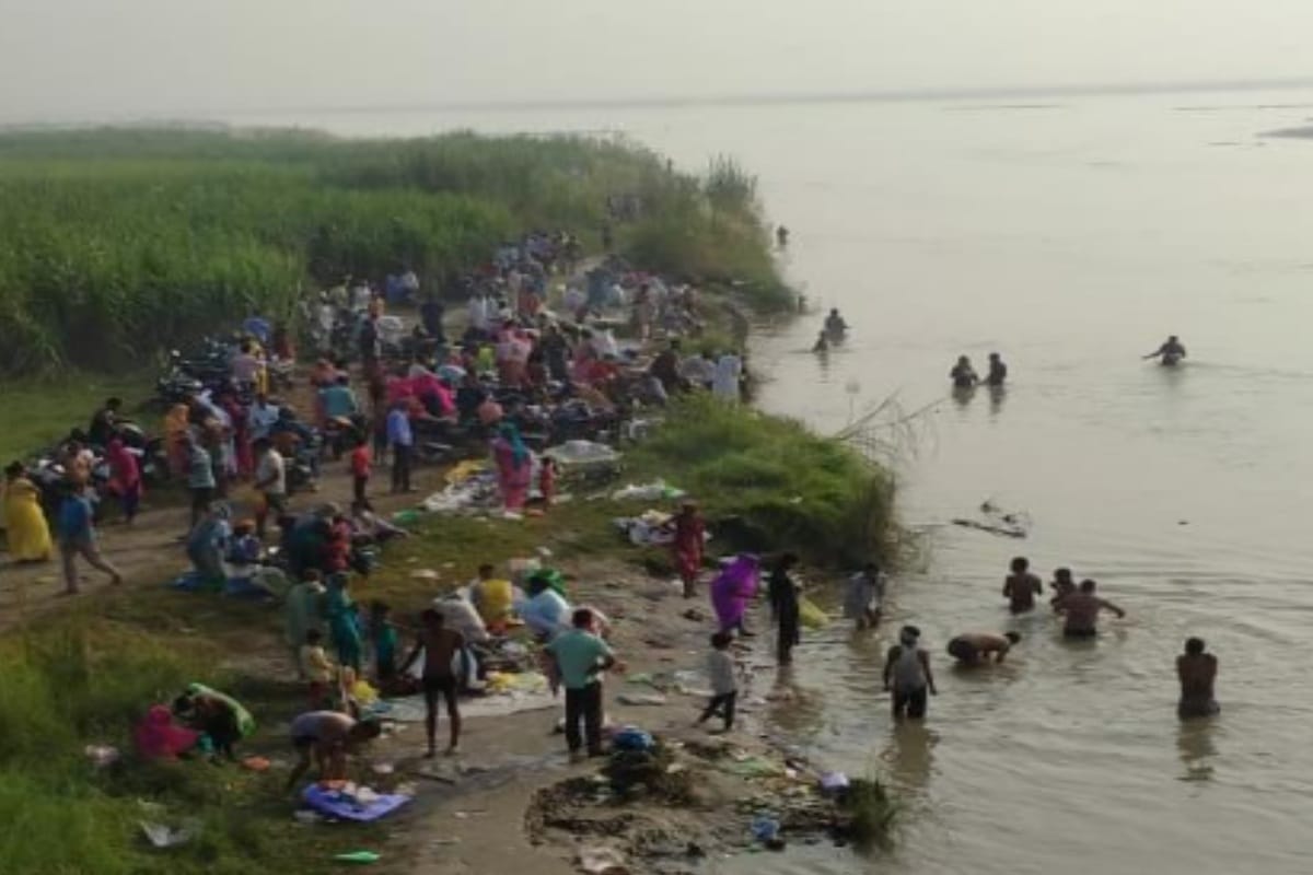 Sarva Pitru Amavasya: devotees gathered on Ganga Ghats to pay farewell to ancestors