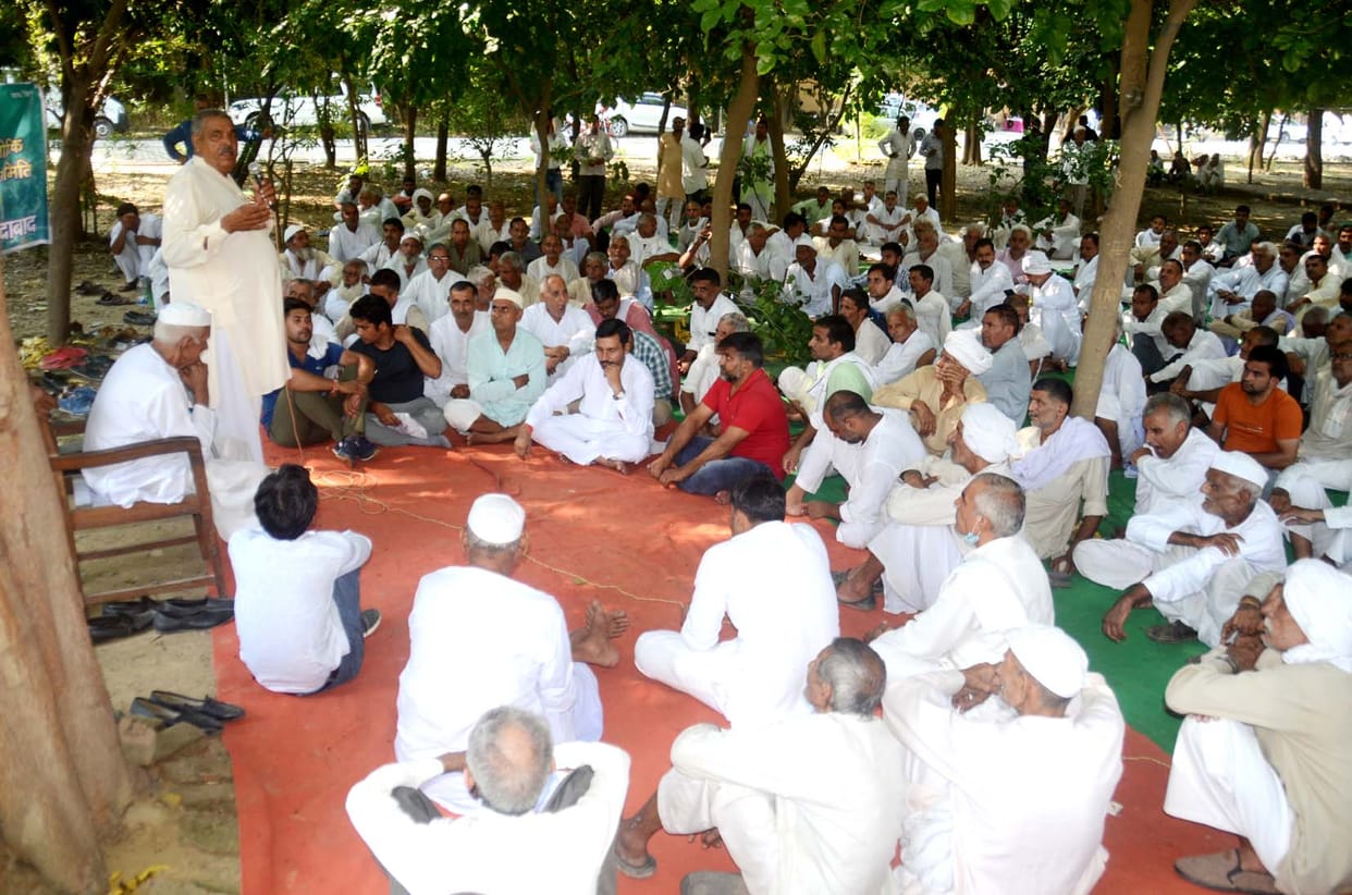 Uproar of farmers of four districts to increase compensation
