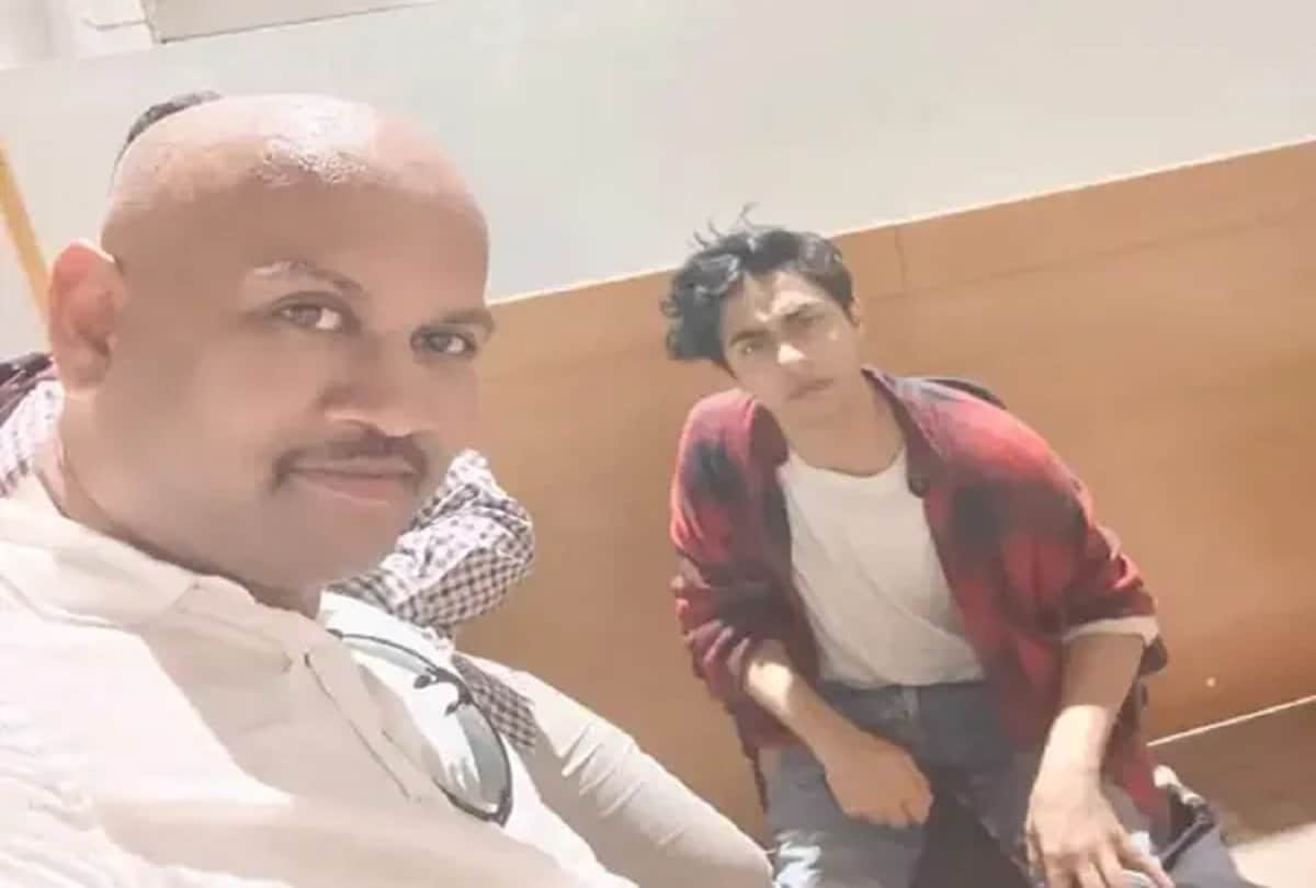 Man in selfie with Aryan Khan not an officer NCB clarifies as picture goes viral