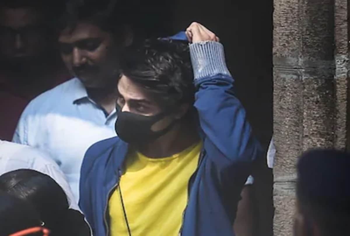 Mumbai Court adjourns hearing for tomorrow on bail applications of Aryan Khan