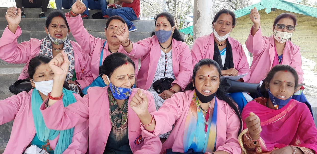 Protest by Asha in Pithauragarh