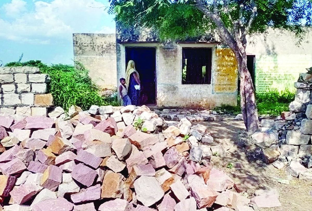 Agranwadi Center Works In Dilapidated Building Read Special Report
