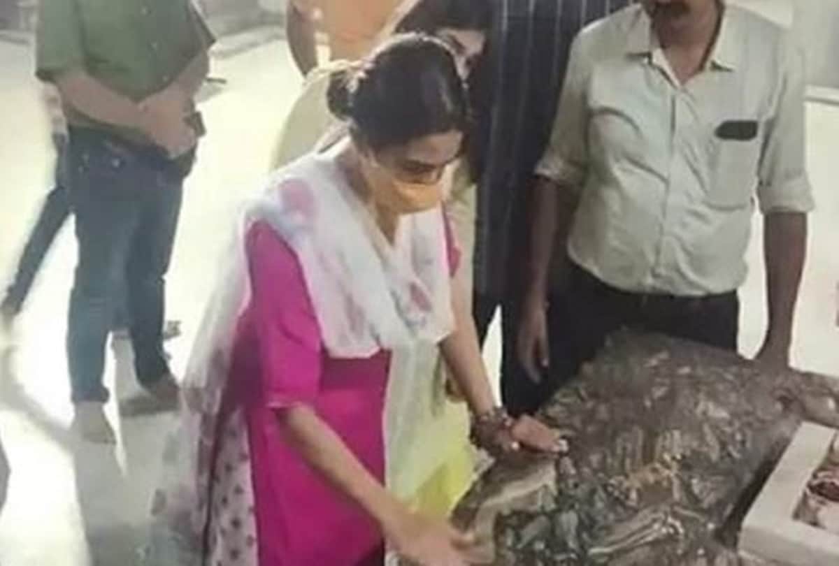 Sara ali khan trip to udaipur pay visit to neemach mata and eklingji temples share photos