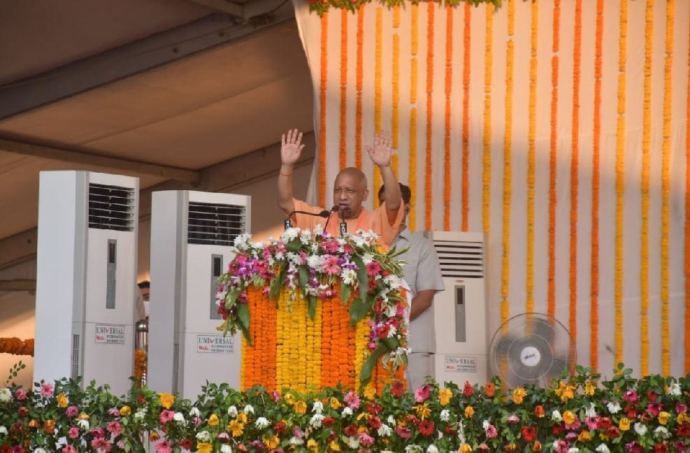 CM Yogi laid foundation stone of medical college also gift of 800 crores project in chandauli