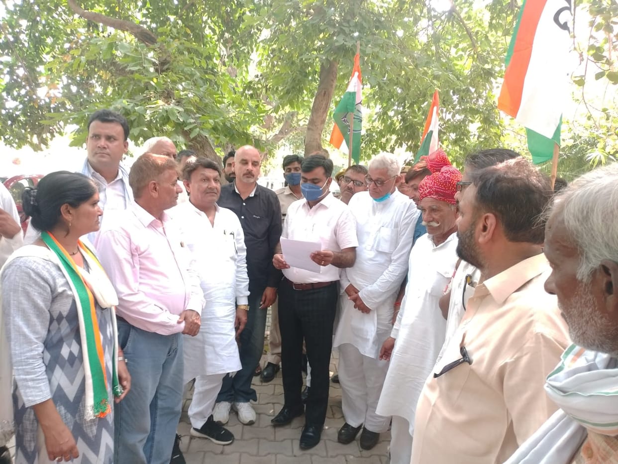 Congressmen protest in Tehsil, arrested