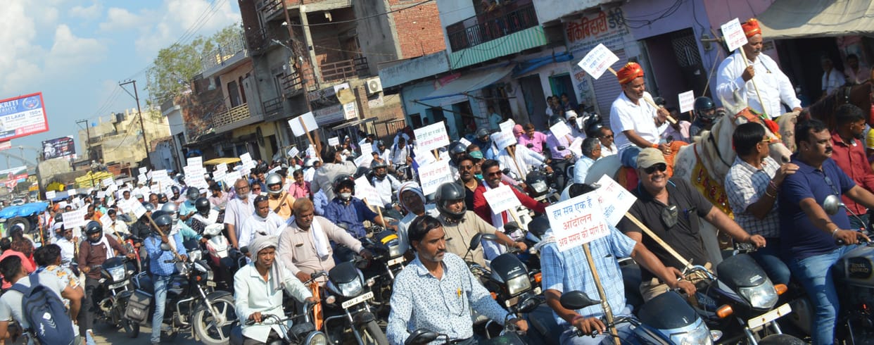 Hathras: By taking out a bike procession, there was a call for restoration of old pension