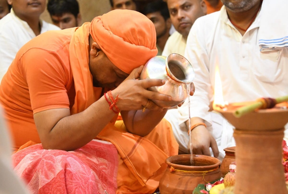 CM yogi celebrate Navratri 2021 in Gorakhnath temple