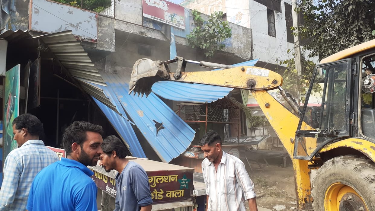 Encroachment removed from Khalsa College Road