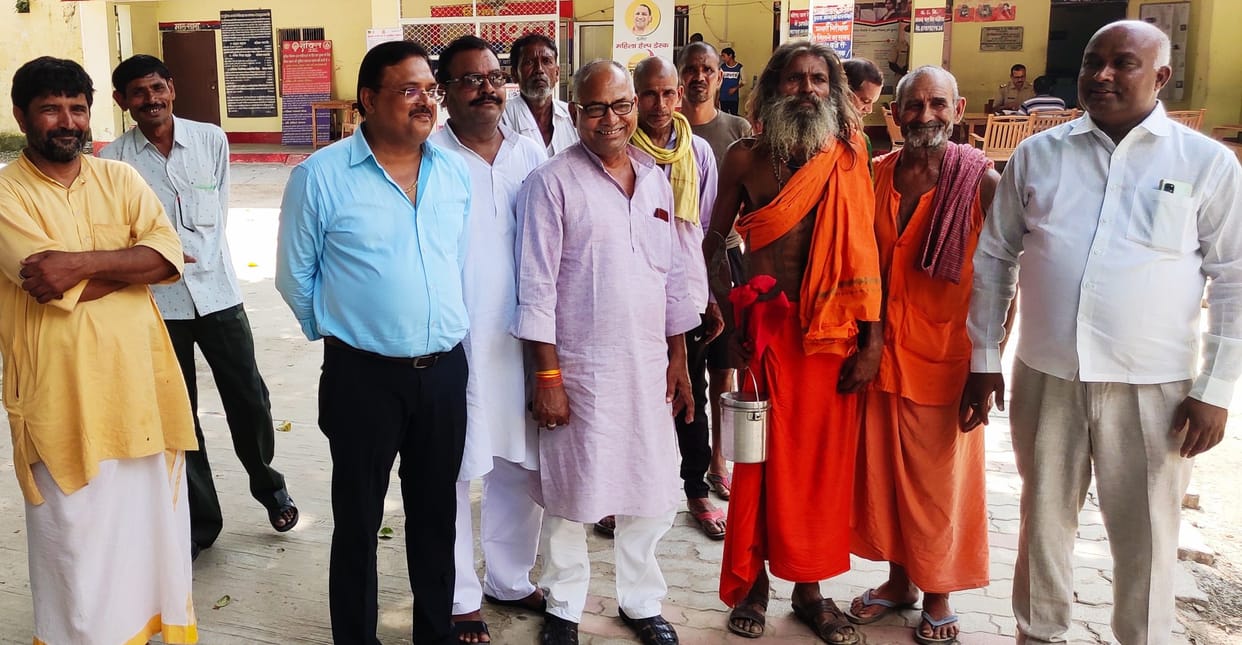 fathepur news,Anarchists broke Shobhan Sarkar's hut