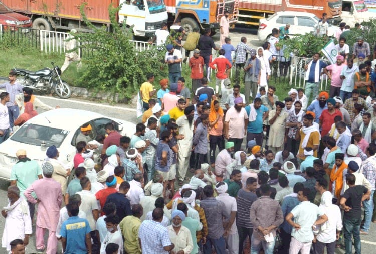 Farmers jammed at many places regarding paddy procurement in Haryana