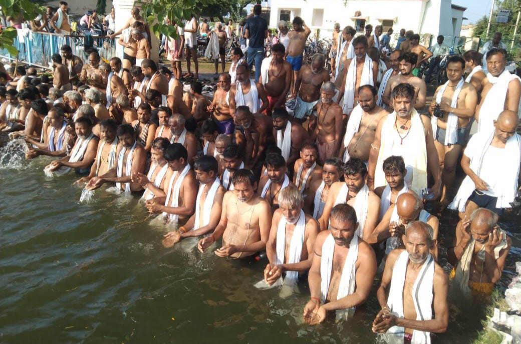 Immersion of Pitru Paksha with water tarpan between chanting