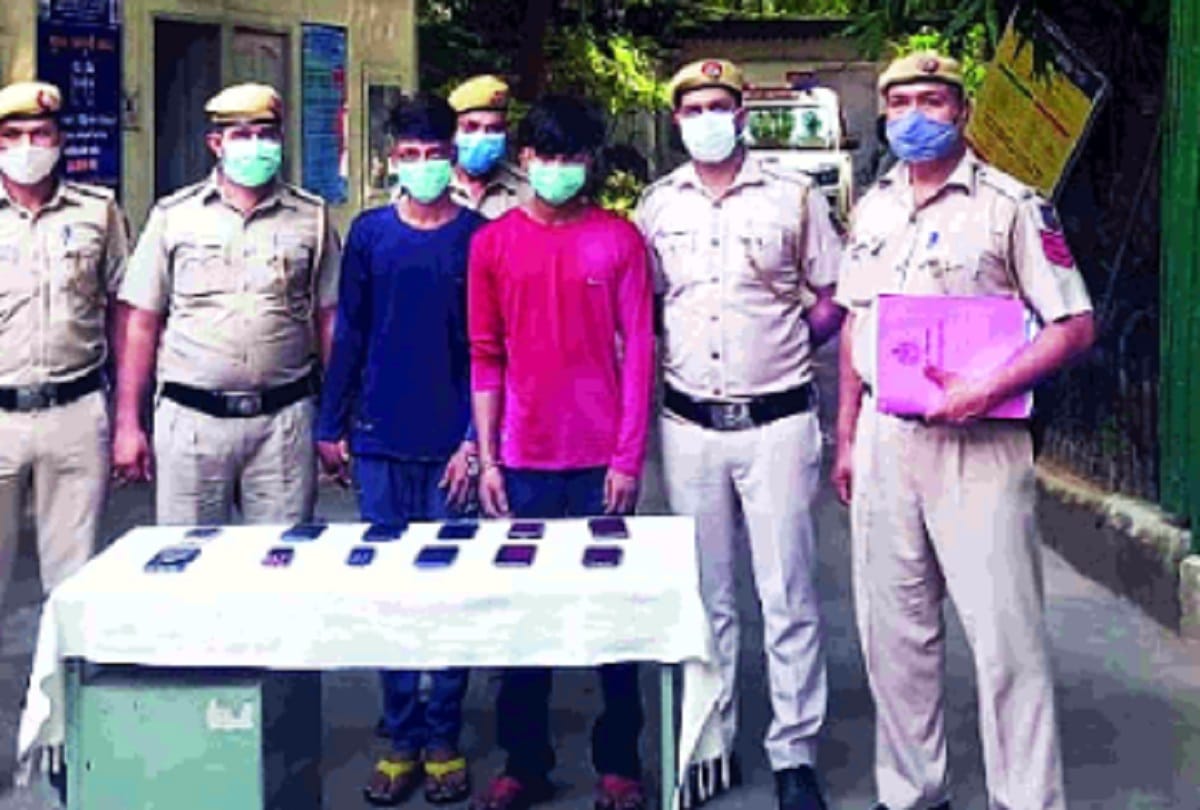 two arrested for stealing mobile and other items of patient and his relatives from safdarjung hospital
