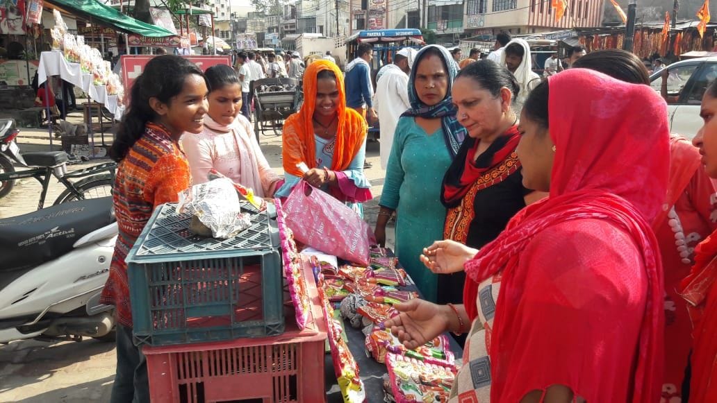 Market decorated for Shardiya Navratri, shopping done fiercely