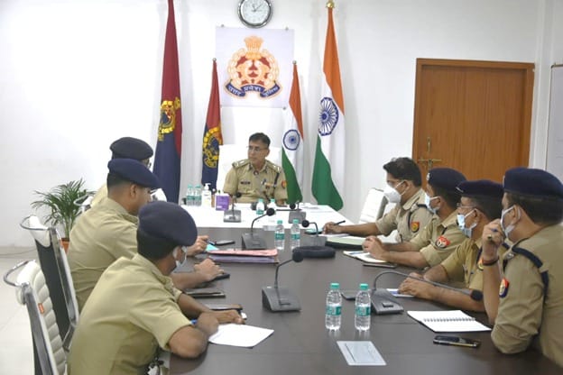 16 SHOs will examine the horoscopes of 215 hired shooters in varanasi leave also fixed for negligence