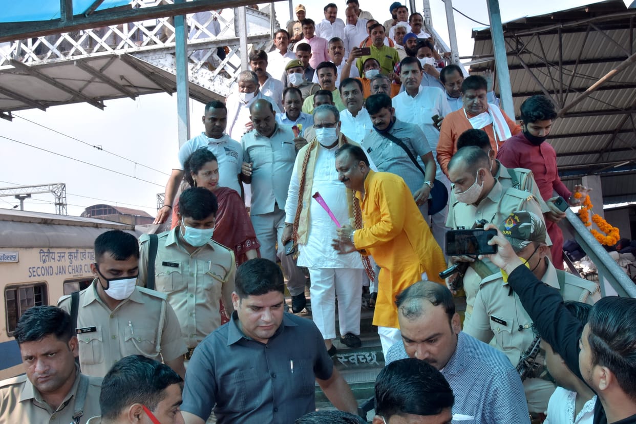Officers take a pledge to make Gram Sabhas self-reliant