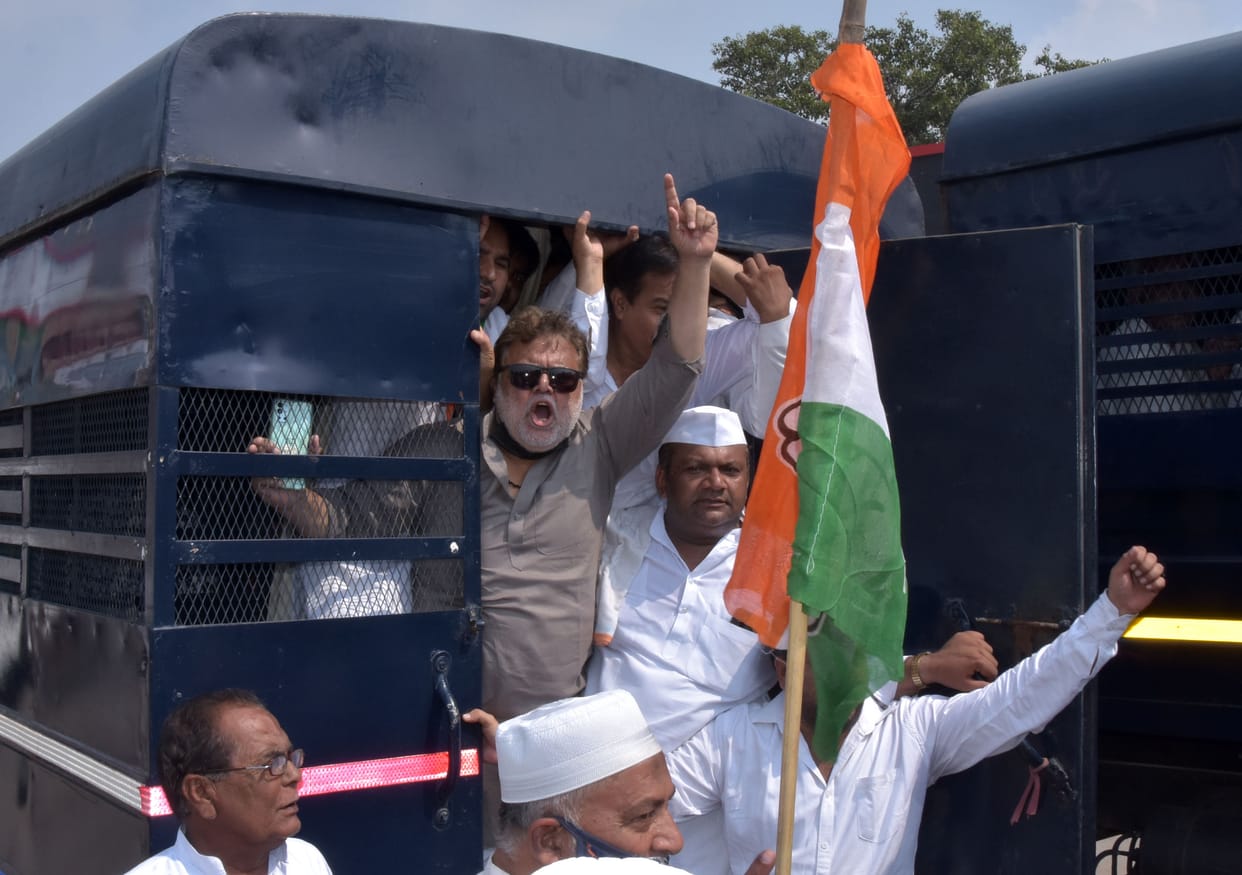 Congress workers uproar, 403 arrested