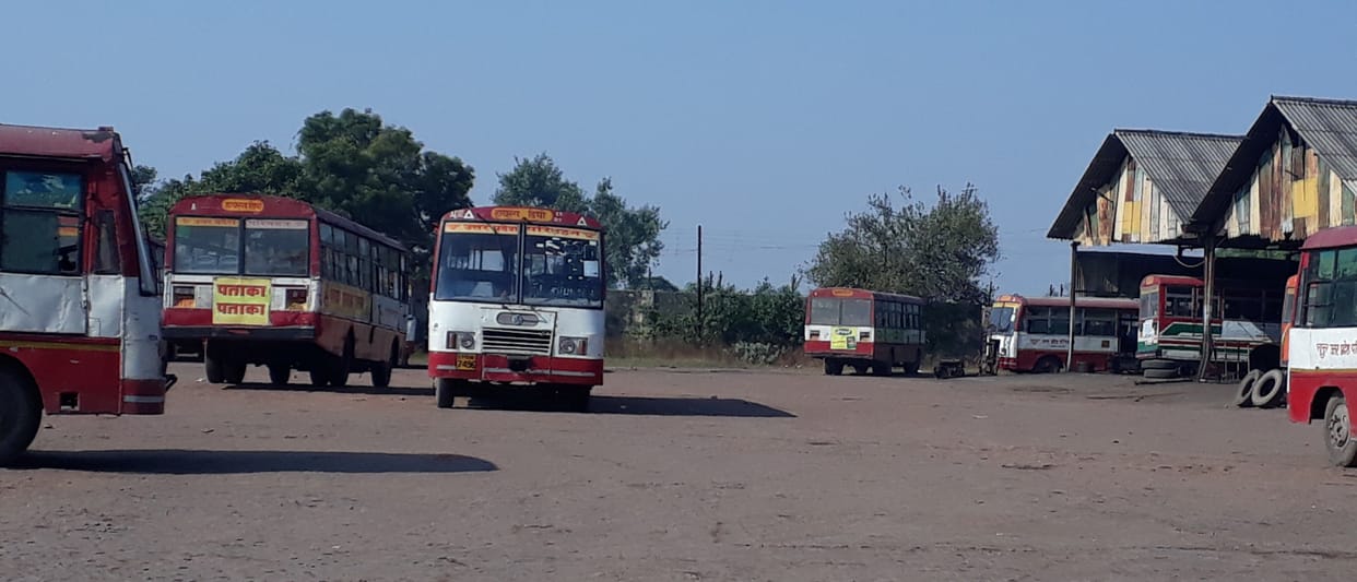 Hathras: Roadways buses parked due to lack of tires