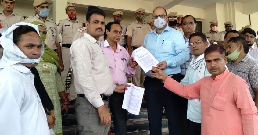 Demonstration of teachers at Deputy Commissioner's office