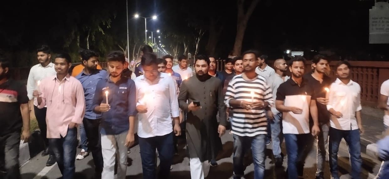 Amu Student took out candle march