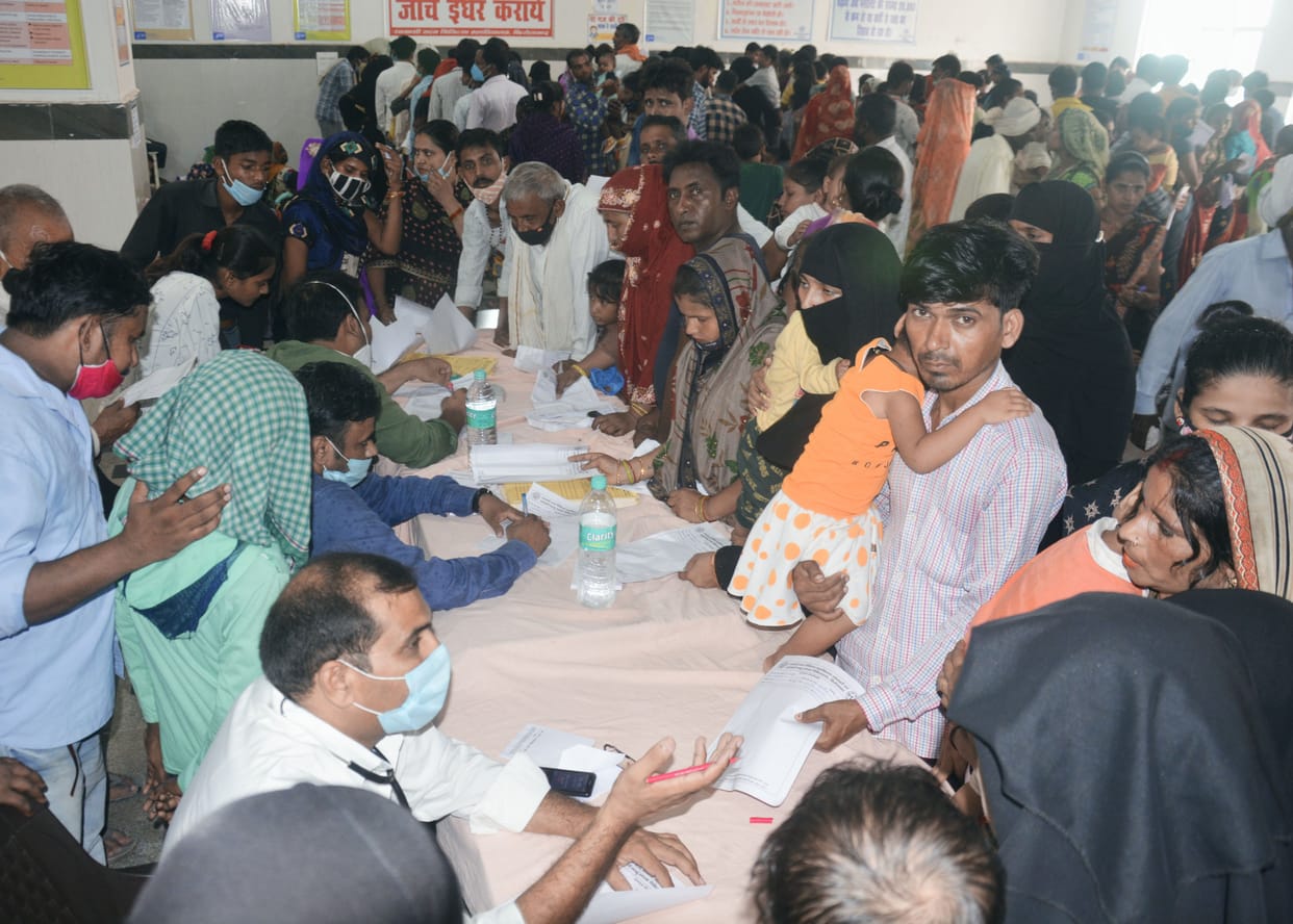 Crowd gathered, the medicine was found in the queue for hours