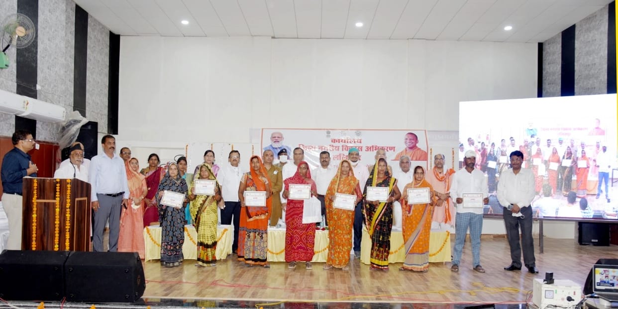 15 beneficaries get pm awaas