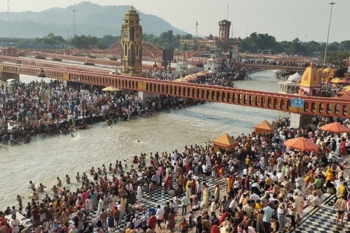Devotees took a holy dip in the Ganges