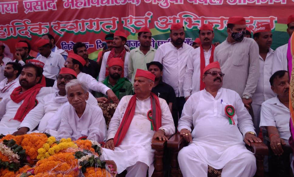 Lathis raining on farmers in BJP government