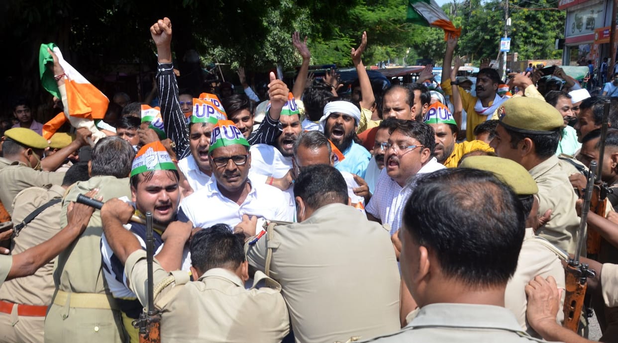 Congress protest for the release of Priyanka
