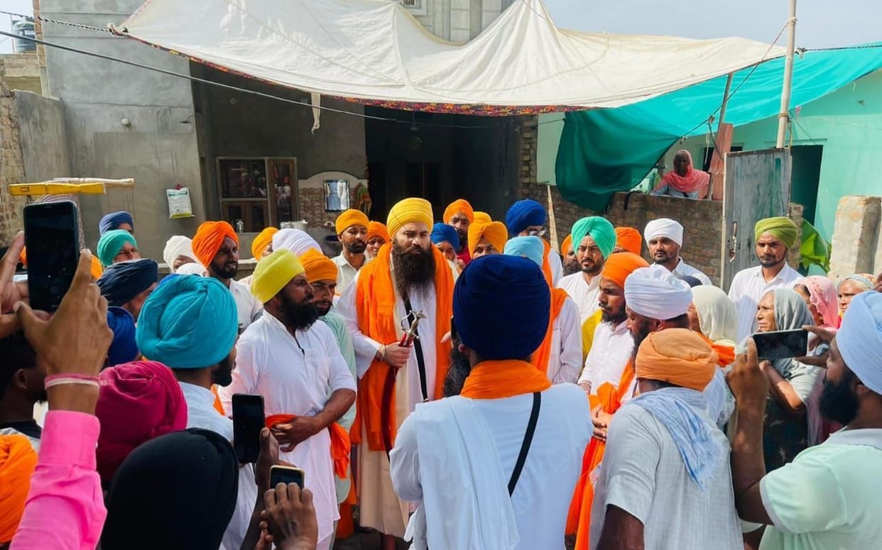Villagers protested against Sant Baljit Singh Daduwal in village Tilokewala by showing black flags