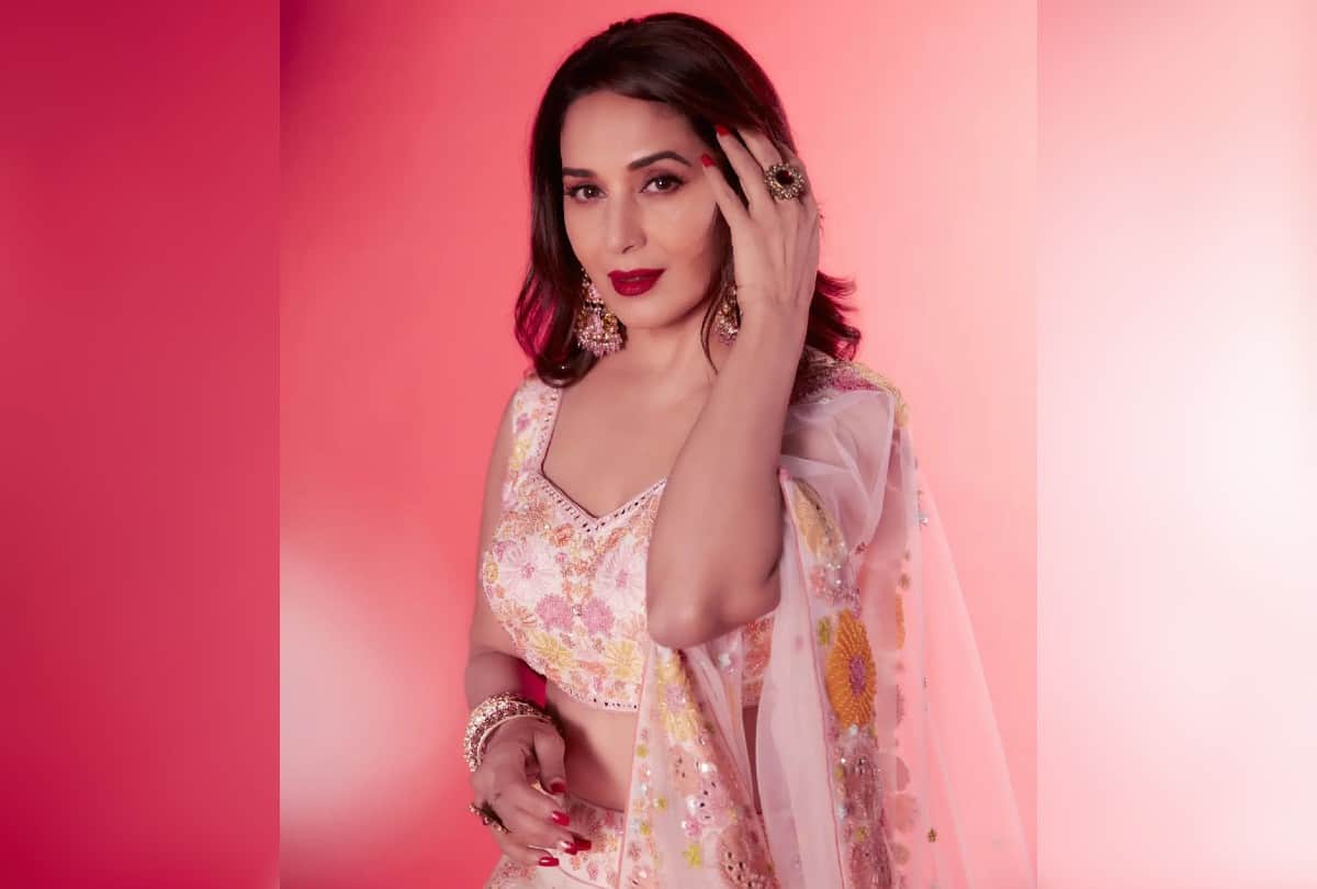 Madhuri Dixit gets scold by her mother even after becoming an successful actress