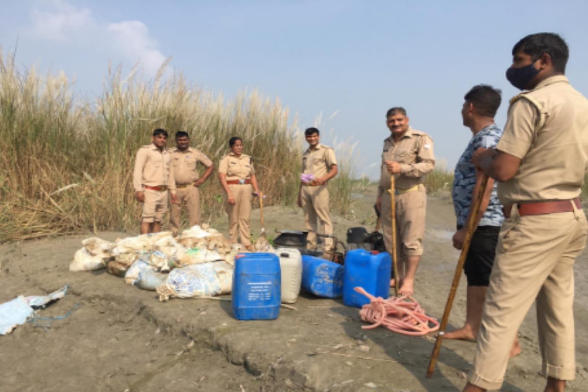 Hastinapur: Excise Department recovered two hundred liters of illegal liquor in parikshitgarh Meerut