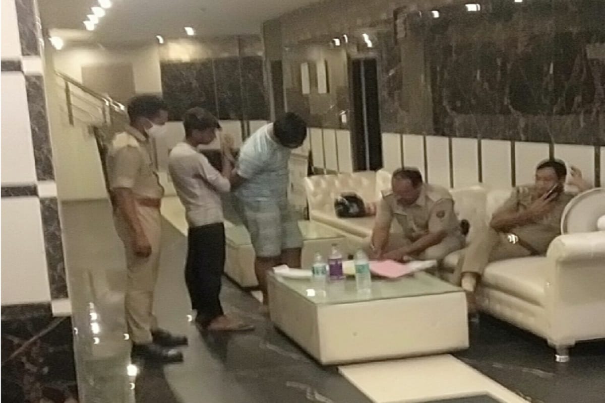 UP News: Anti human trafficking unit and Police has raid in a hotel and 13 boys and girl recoverd