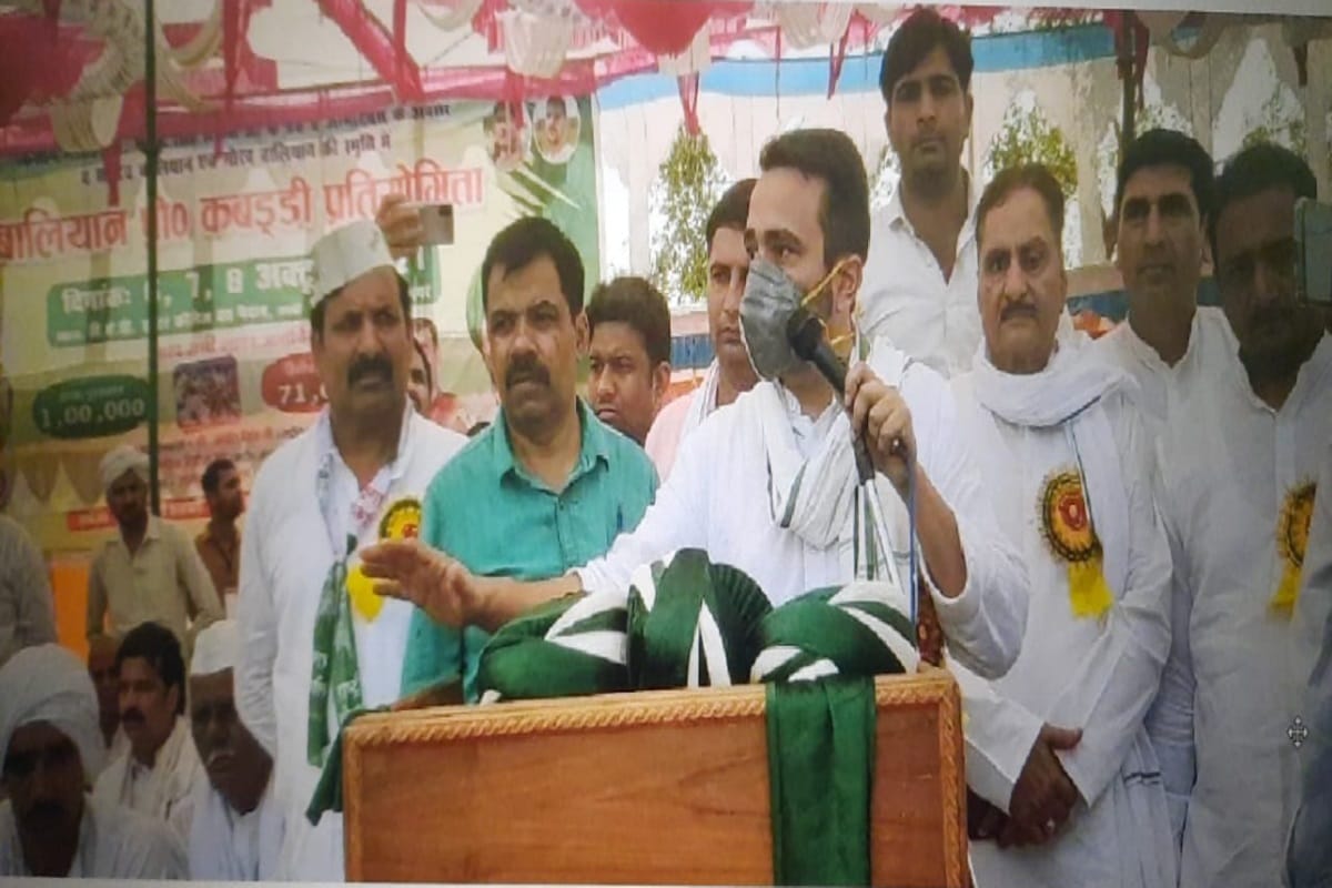 Jayant Chaudhary said on the birth anniversary of Baba Mahendra Singh Tikait that supporting the weak is in our blood