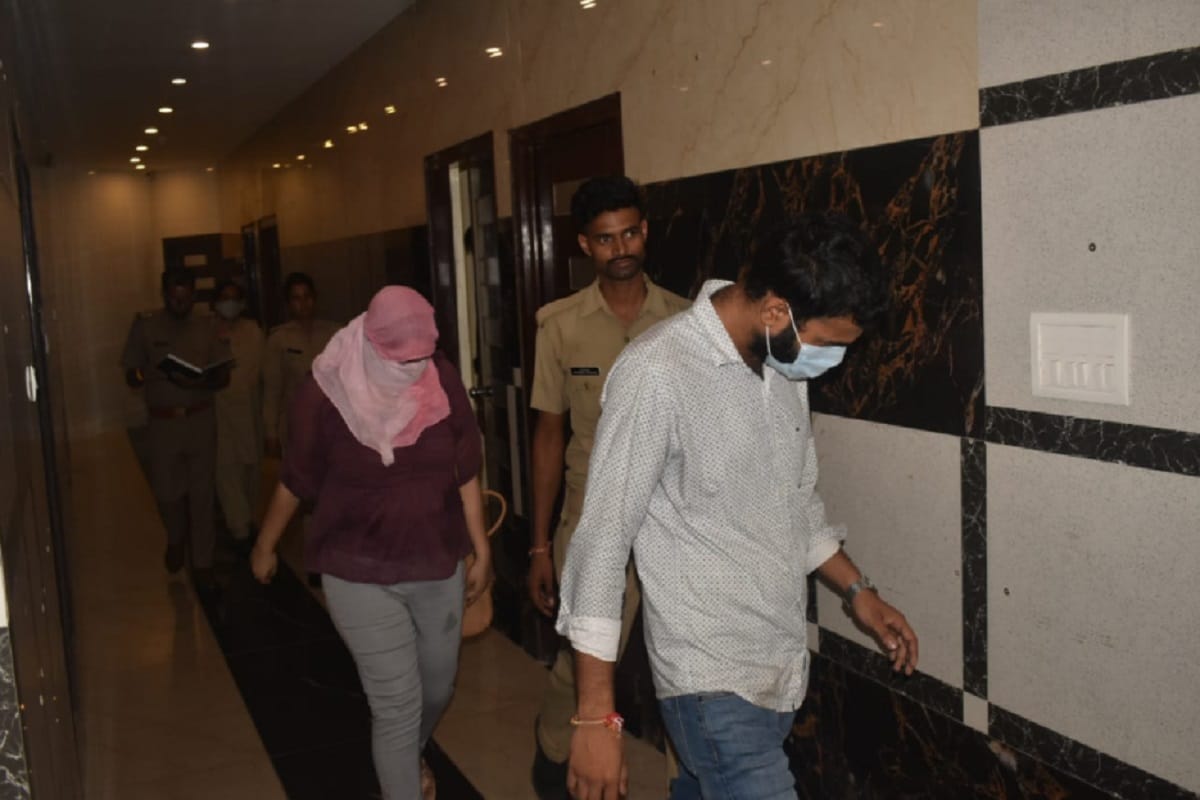 SDM conducted raid in restaurant located at Rasidpur Kanata In Firozabad