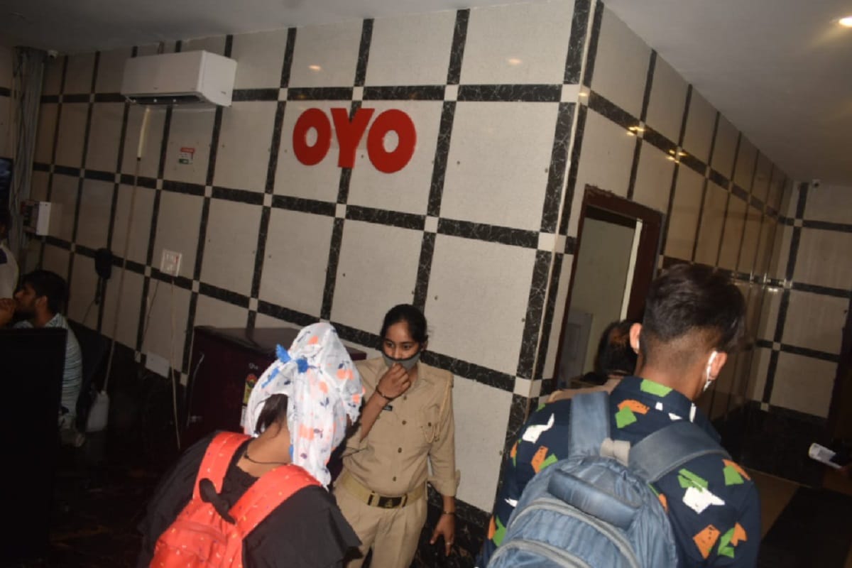 UP News: Anti human trafficking unit and Police has raid in a hotel and 13 boys and girl recoverd