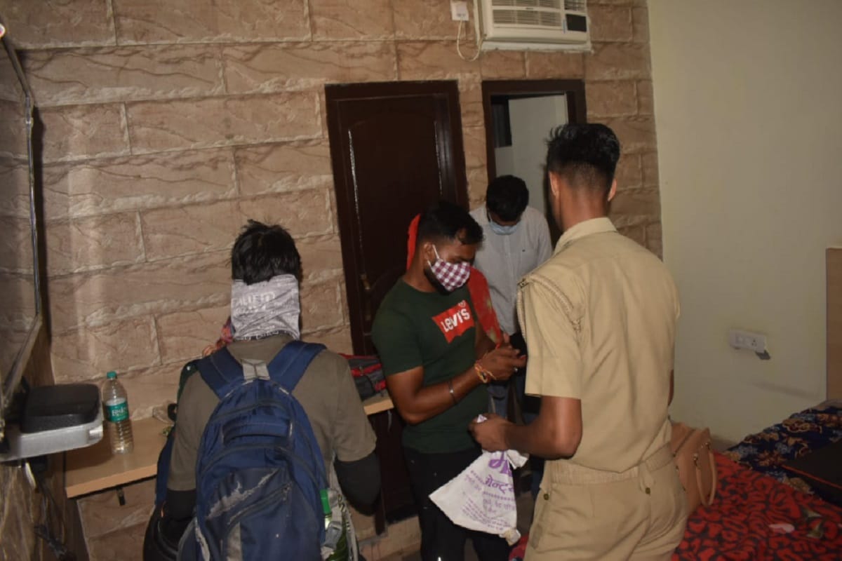 UP News: Anti human trafficking unit and Police has raid in a hotel and 13 boys and girl recoverd